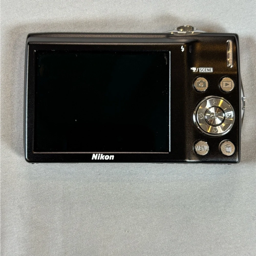 Nikon Coolpix S3000 12MP Digital Camera Purple Parts Only‎